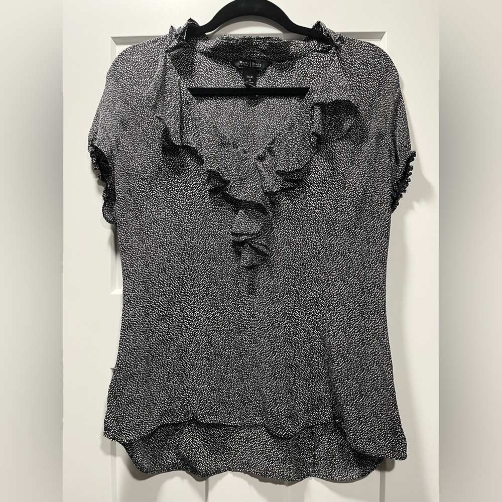 EUC. Adorable White House Black Market Silk Blouse w/ Cap Sleeves. Size 12.